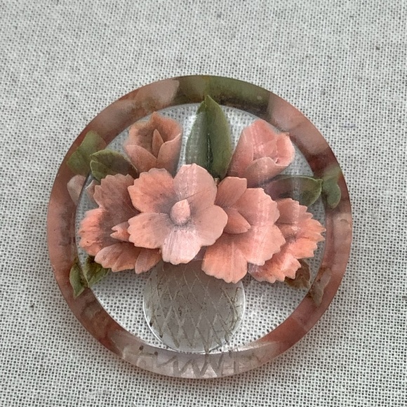 Antique Vintage Reversed Carved brooch - Picture 1 of 6